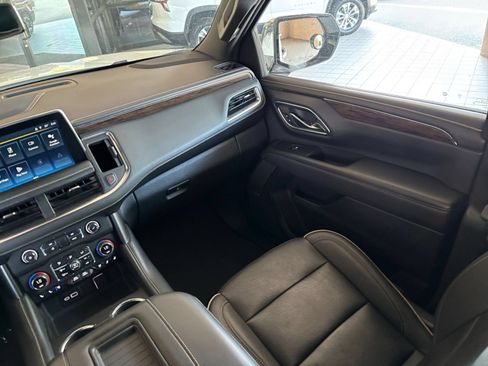 Used 2023 Chevrolet Suburban Premier RWD image 39