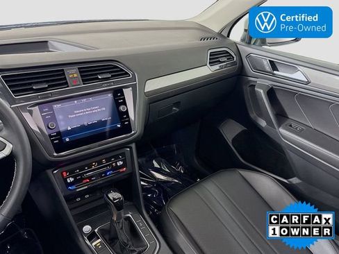 Used 2023 Volkswagen Tiguan SE w/ Panoramic Sunroof Package image 24