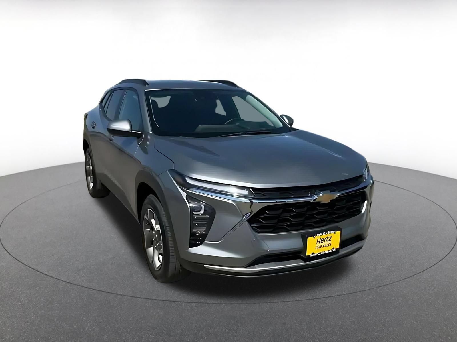 Used 2025 Chevrolet Trax LT w/ LT Convenience Package FWD image 3