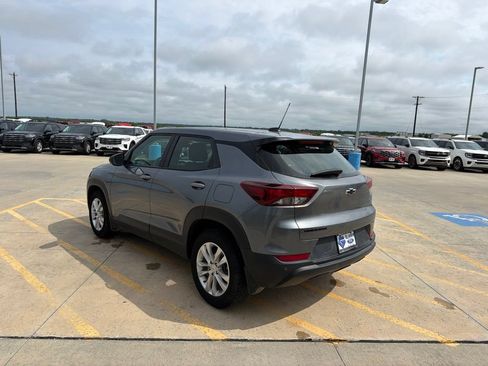 Used 2021 Chevrolet TrailBlazer LS w/ LPO, Blackout Package FWD image 5