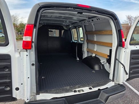 Used 2024 Chevrolet Express 2500 w/ Driver Convenience Package image 17