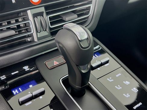 New 2026 Porsche Macan image 19