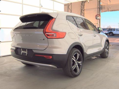 Used 2023 Volvo XC40 B5 Plus AWD/4WD image 4