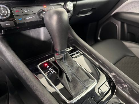 Used 2022 Jeep Compass Latitude image 30