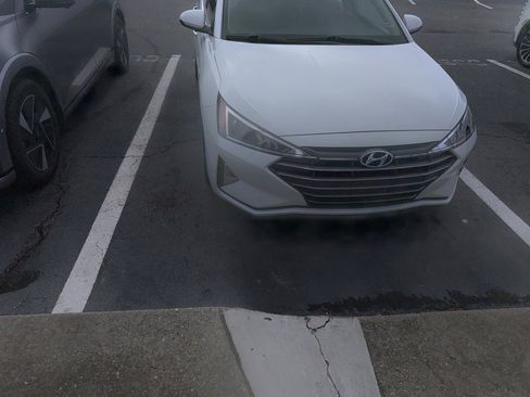 Used 2020 Hyundai Elantra Value Edition image 2