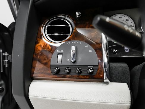 Used 2010 Rolls-Royce Ghost image 15
