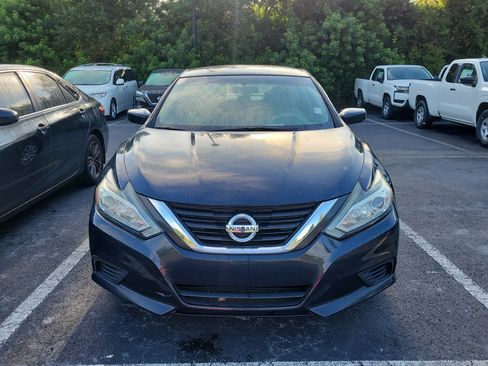 Used 2016 Nissan Altima 2.5 S w/ Power Driver Seat Package FWD image 2