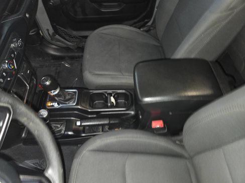 Used 2019 Jeep Wrangler Unlimited Sport AWD/4WD image 19