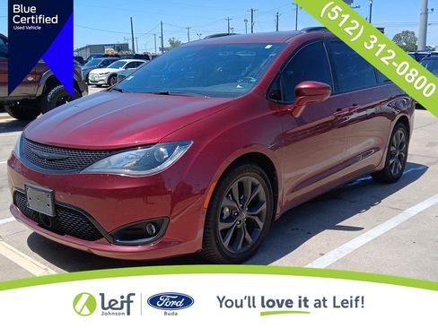 Used 2019 Chrysler Pacifica Touring-L FWD image 1