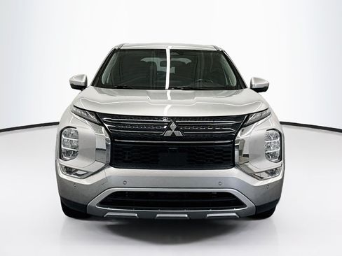 Used 2024 Mitsubishi Outlander SE FWD image 2