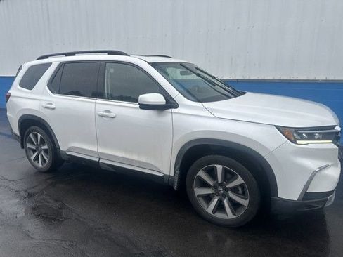 Used 2023 Honda Pilot Touring image 2