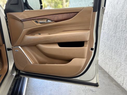 Used 2016 Cadillac Escalade ESV Platinum image 27