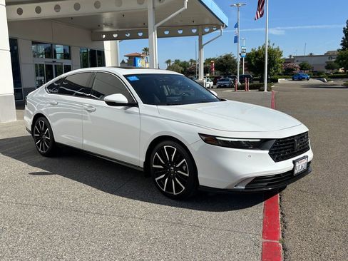 Used 2024 Honda Accord Touring image 3