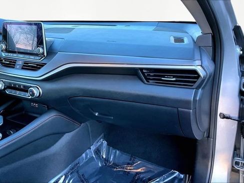 Used 2024 Nissan Altima 2.5 SR image 18