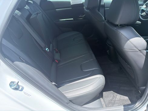 Used 2025 Hyundai Elantra Limited w/ Cargo Package FWD image 16