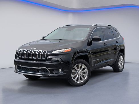 Used 2017 Jeep Cherokee Overland w/ Technology Group AWD/4WD image 2