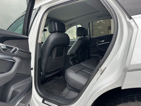 Used 2024 Audi Q8 e-tron Premium Plus w/ Premium Plus Package image 28