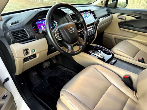 Used 2021 Honda Pilot Touring image 11