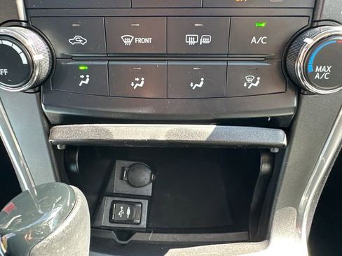 Used 2015 Toyota Camry SE image 31