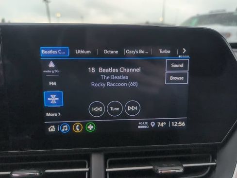 Used 2024 Chevrolet Trax RS FWD image 24