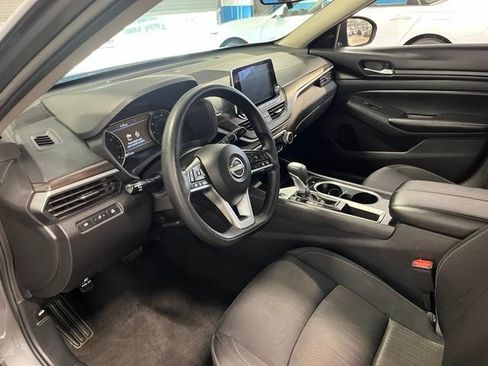 Used 2024 Nissan Altima 2.5 SV FWD image 23