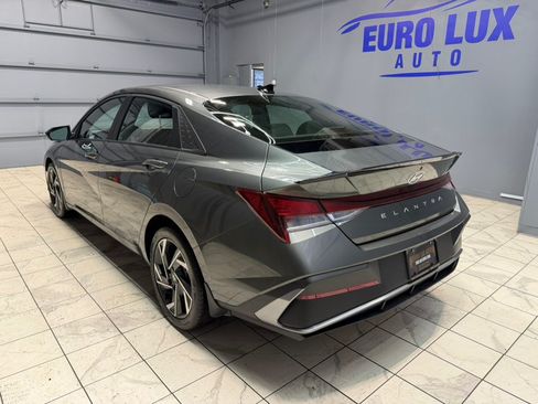 Used 2025 Hyundai Elantra Sport FWD image 9