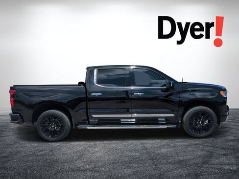 Used 2024 Chevrolet Silverado 1500 High Country w/ High Country Premium Package AWD/4WD image 2