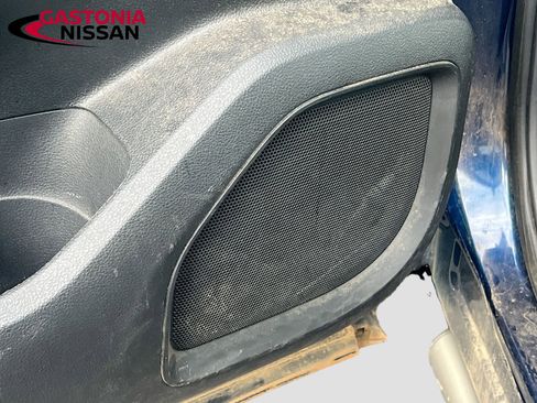 Used 2024 Nissan Titan SV w/ SV Convenience Package image 23