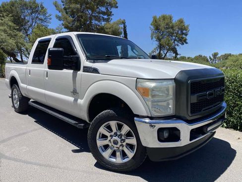 Used 2011 Ford F250 Lariat w/ Lariat Interior Pkg image 4