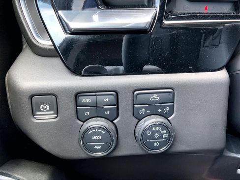 Used 2024 Chevrolet Silverado 1500 LT Trail Boss AWD/4WD image 35