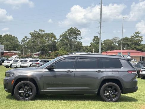 Used 2021 Jeep Grand Cherokee L Laredo AWD/4WD image 11