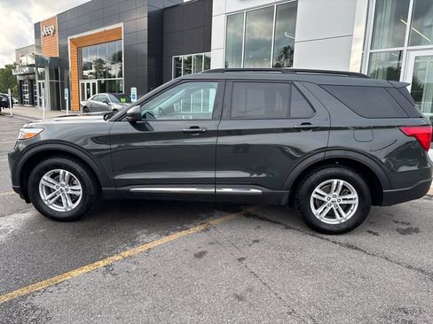 Used 2023 Ford Explorer XLT AWD/4WD image 2