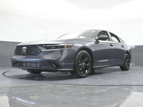 Used 2025 Honda Accord SE image 54