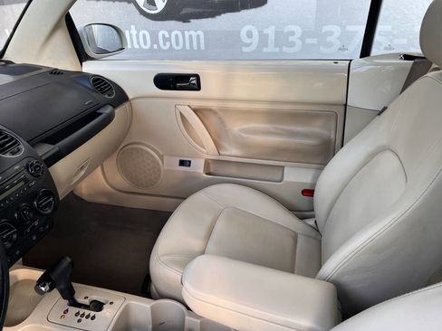 Used 2010 Volkswagen Beetle Convertible image 17