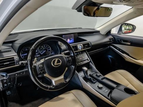 Used 2017 Lexus IS 200t w/ Premium Package RWD image 4