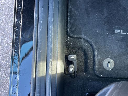 Used 2025 Hyundai Elantra SEL w/ Cargo Package image 13