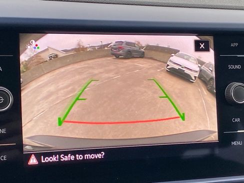 Certified 2024 Volkswagen Taos SE image 17