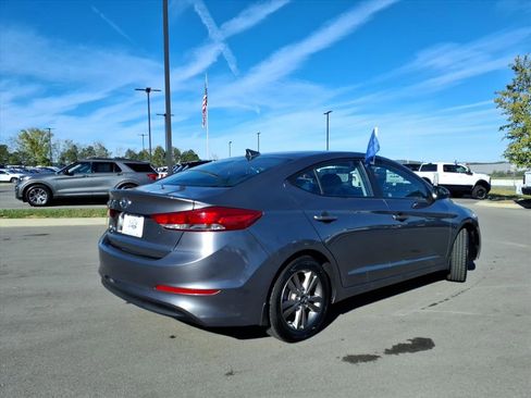 Used 2018 Hyundai Elantra SEL w/ Winter Weather Package image 3