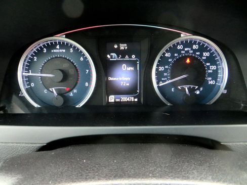 Used 2016 Toyota Camry XLE image 14