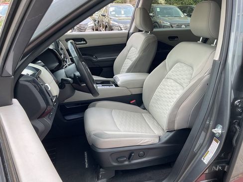 Used 2022 Nissan Pathfinder SV image 13