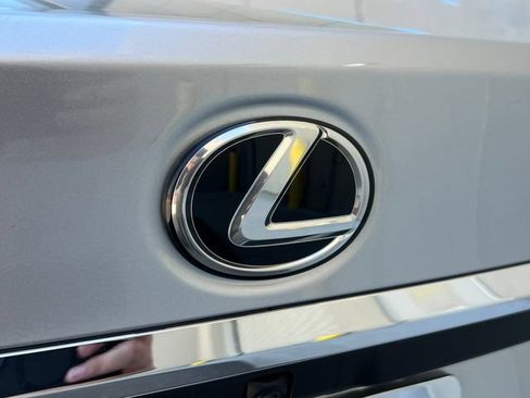 Used 2025 Lexus ES 350 w/ Premium Package FWD image 19