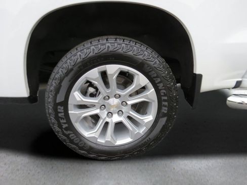 Certified 2024 Chevrolet Silverado 1500 LTZ AWD/4WD image 16