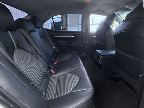 Used 2020 Toyota Camry SE image 39