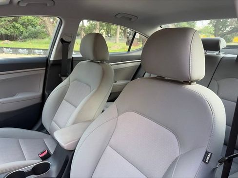 Used 2017 Hyundai Elantra SE FWD image 10