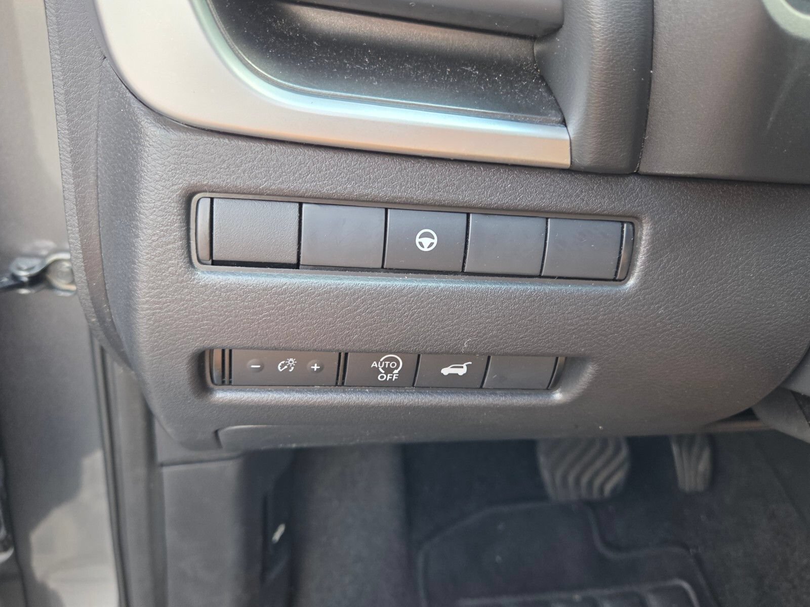 Used 2025 Nissan Rogue SV FWD image 27