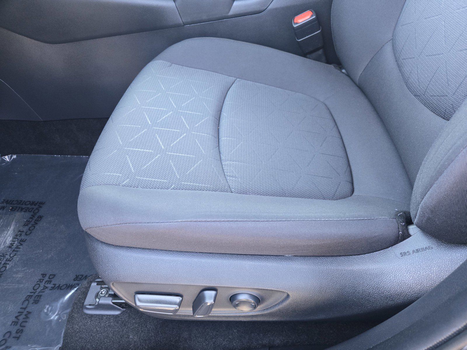 Used 2021 Toyota RAV4 XLE w/ Convenience Package FWD image 16