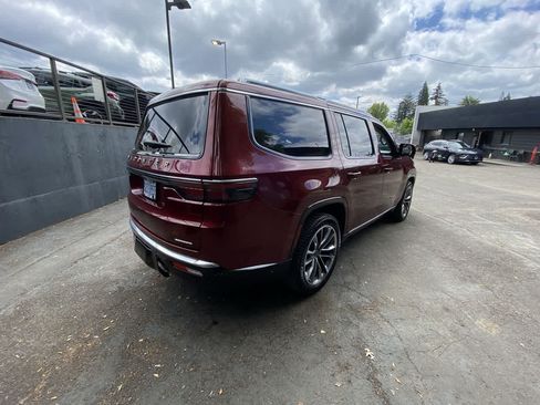 Used 2022 Jeep Wagoneer Series III w/ Premium Group I AWD/4WD image 6