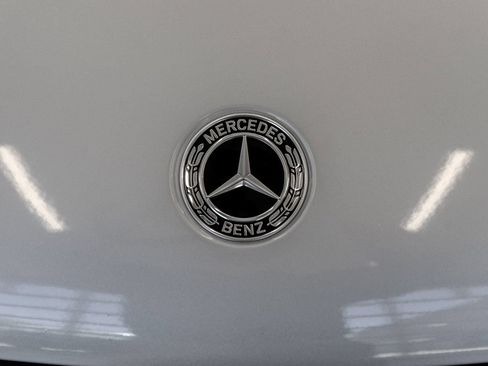 Used 2024 Mercedes-Benz GLC 300 4MATIC image 5