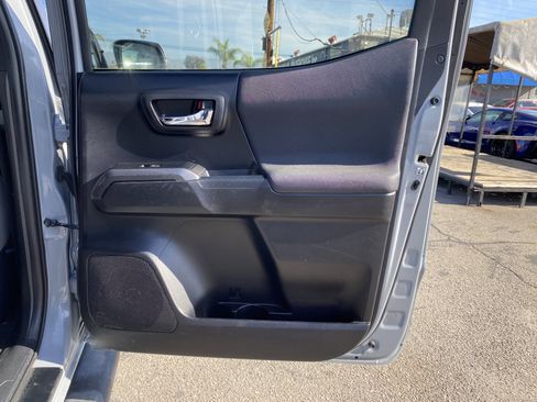 Used 2019 Toyota Tacoma TRD Sport w/ Exterior Package image 20