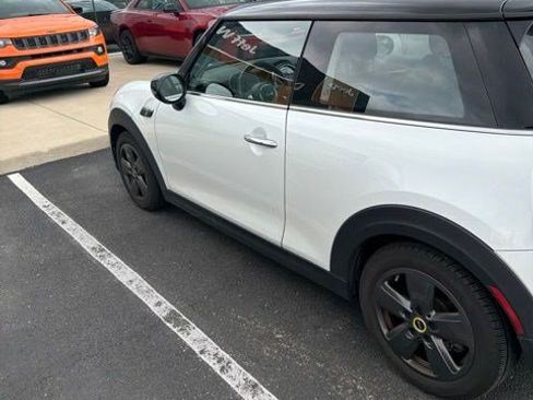 Used 2024 MINI Cooper SE FWD image 8